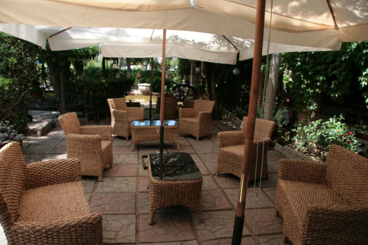 Hotel Ristorante Solari Briatico Exterior photo